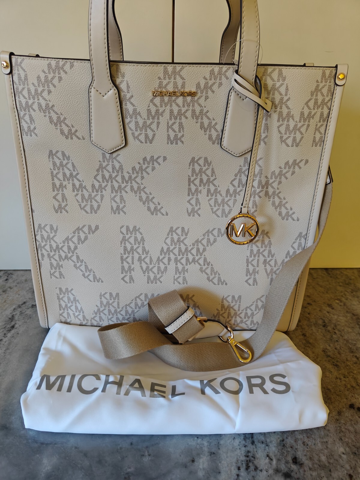 トートバッグ Michael Kors SS22 LARGE TOTE BAG (30S2G7FT3B_132VAN/CREAM) NWT Michael Kors Maple Women's MK Logo Large Tote Vanilla
