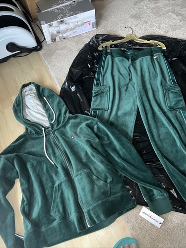 Vintage Tommy Hilfiger Women’s Med 2 Pc Hunter Green  Velour Sweatsuit