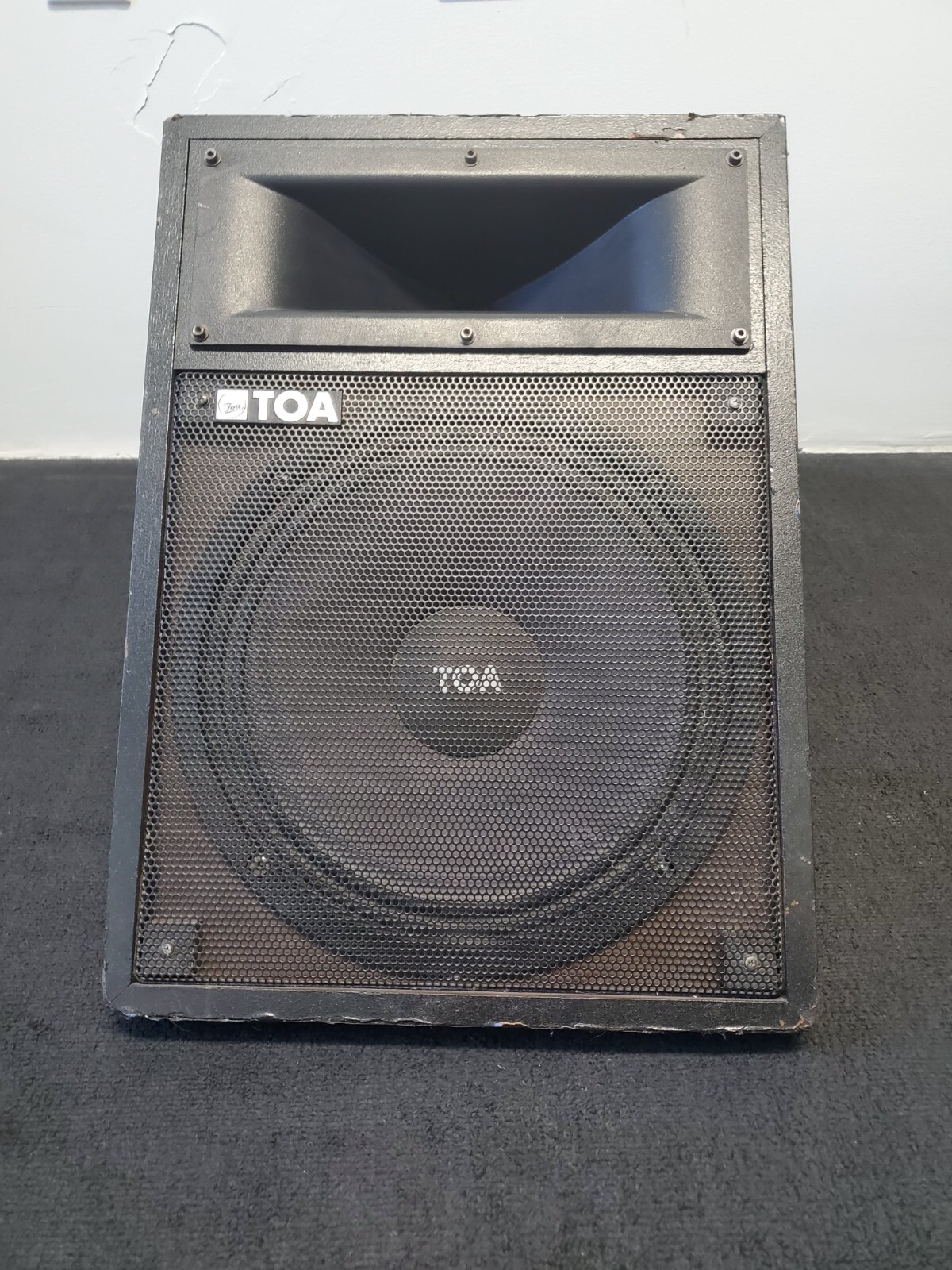 Toa SL-152m スピーカー　２個 Toa Electronics SL152M 2-Way Sloped Front Stage Speaker SL152M