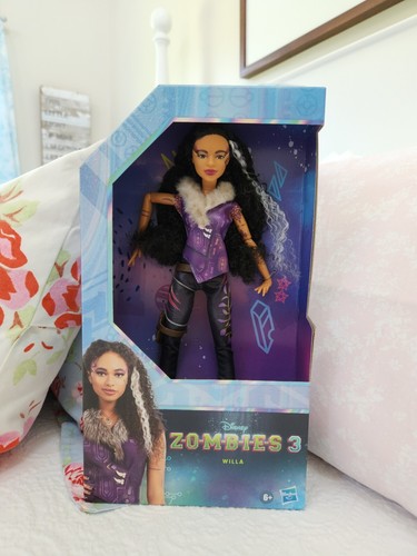 Disney - ジェイムソン　デア・デビルセット Amazon.com: Disney Zombies Dolls Set for Girls - Bundle with