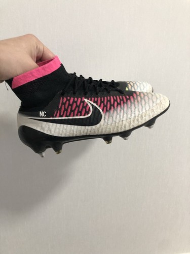 シューズ NIKE Magista Obra FG 26cm Amazon.com: Nike JR Magista Obra II FG Black/Red 4