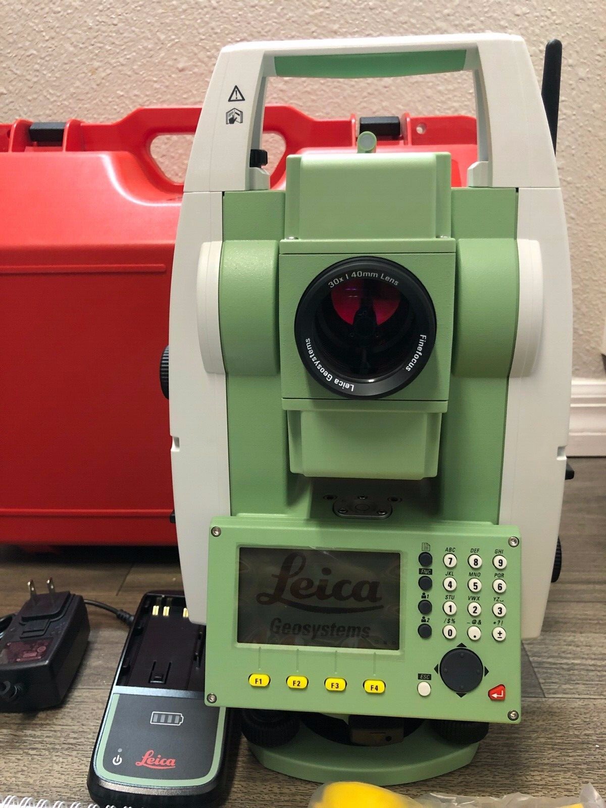 Leica TS06 Plus 3'' R500 Reflector-less Total Station, For Surveying