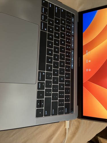 Macbook Pro i7 A1706 13 Inch TouchBar 4.0GHz Turbo 512GB SSD Macbook Pro i7 A1706 13 Inch TouchBar 4.0GHz Turbo 512GB SSD