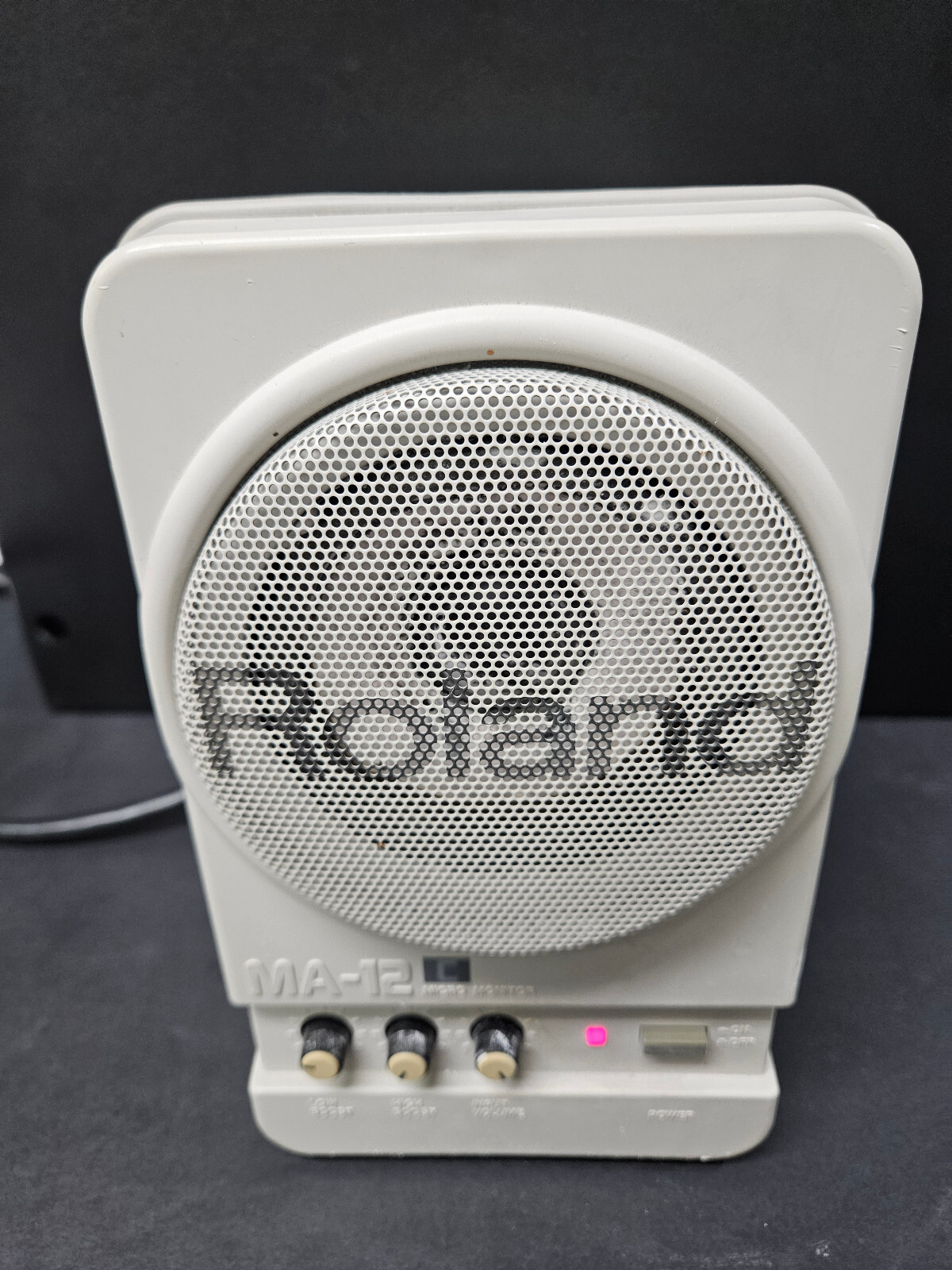 Roland MA-12C Stereo Micro Monitor Single Powered Speaker Roland MA-12C Stereo Micro Monitor Single Powered Speaker