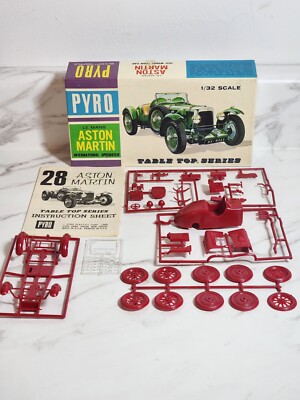 Pyro Table Top Series Le Mans Aston Martin 1/32 C321-50 Model Kit VTG 1966