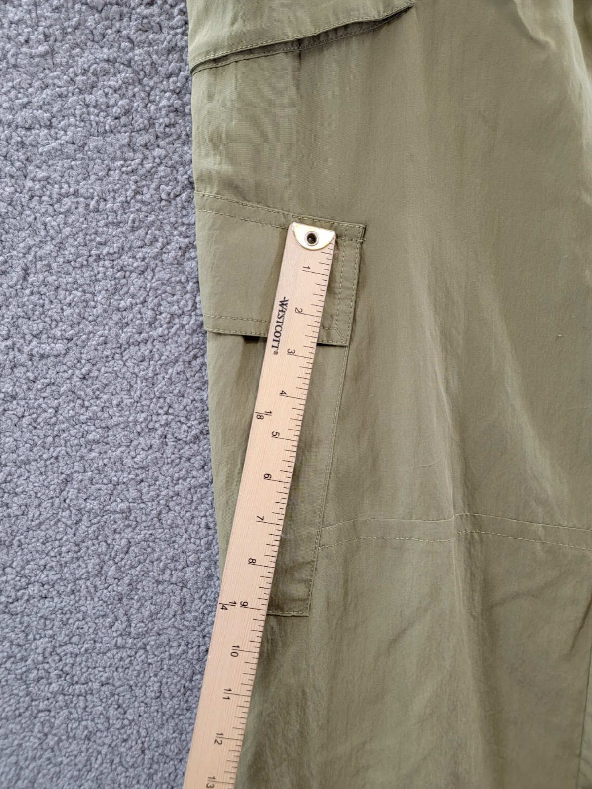 Vince Mid-Rise Fluid Cargo Pants Women 10 Earthly Zip Fly with Button Closure - Picture 10 of 18