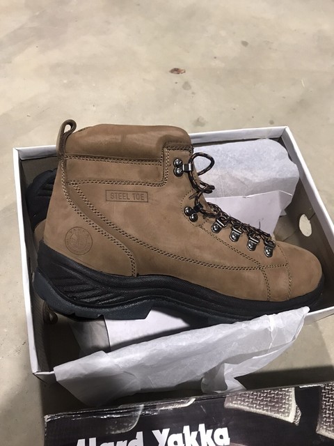 hard yakka steel cap boots