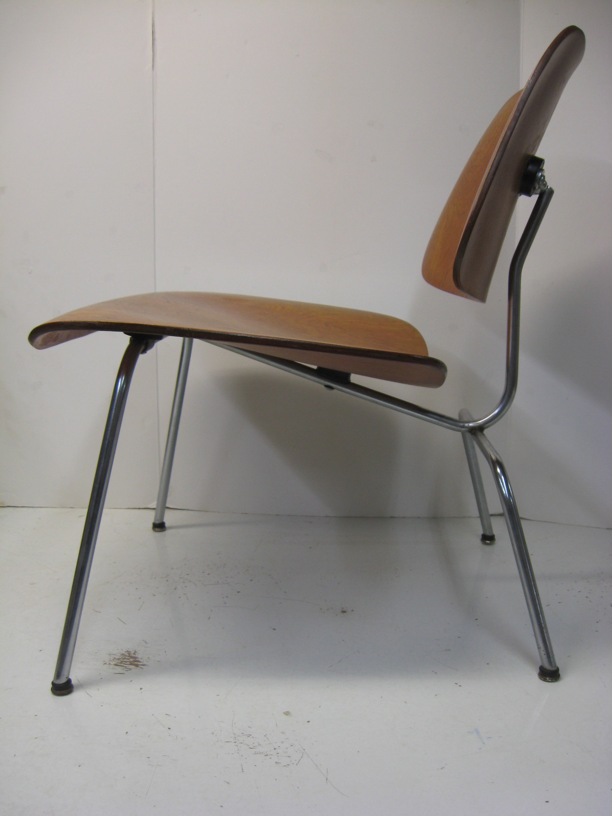 EARLY EAMES HERMAN MILLER LCM CHAIR- RARE  MOUNTS-DOMES OF SILENCE-ZEELAND LABEL