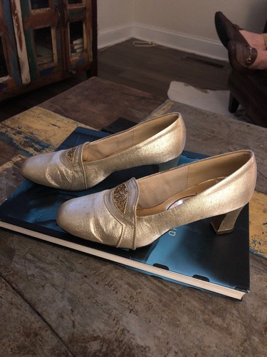 Vintage Gold Metallic Ladies Dress Pumps Retro Cool Heel Size 7