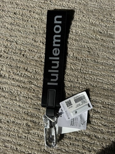 【日本未入荷！】lululemon ★ ネバーロストキーホルダー LU9B20S_070151_1?size=750,750