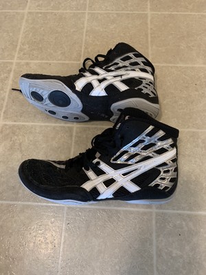 boys size 4 wrestling shoes