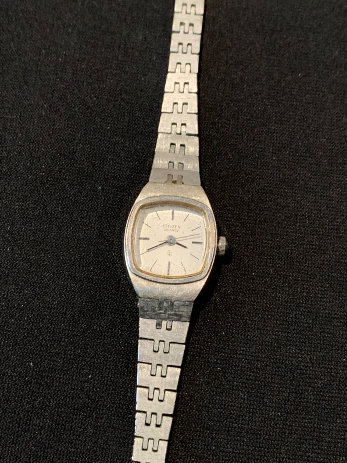 Seiko ヴィンテージレディースクォーツ Vintage Seiko 1984 Ladies Dainty Quartz Watch 17mm 6.25