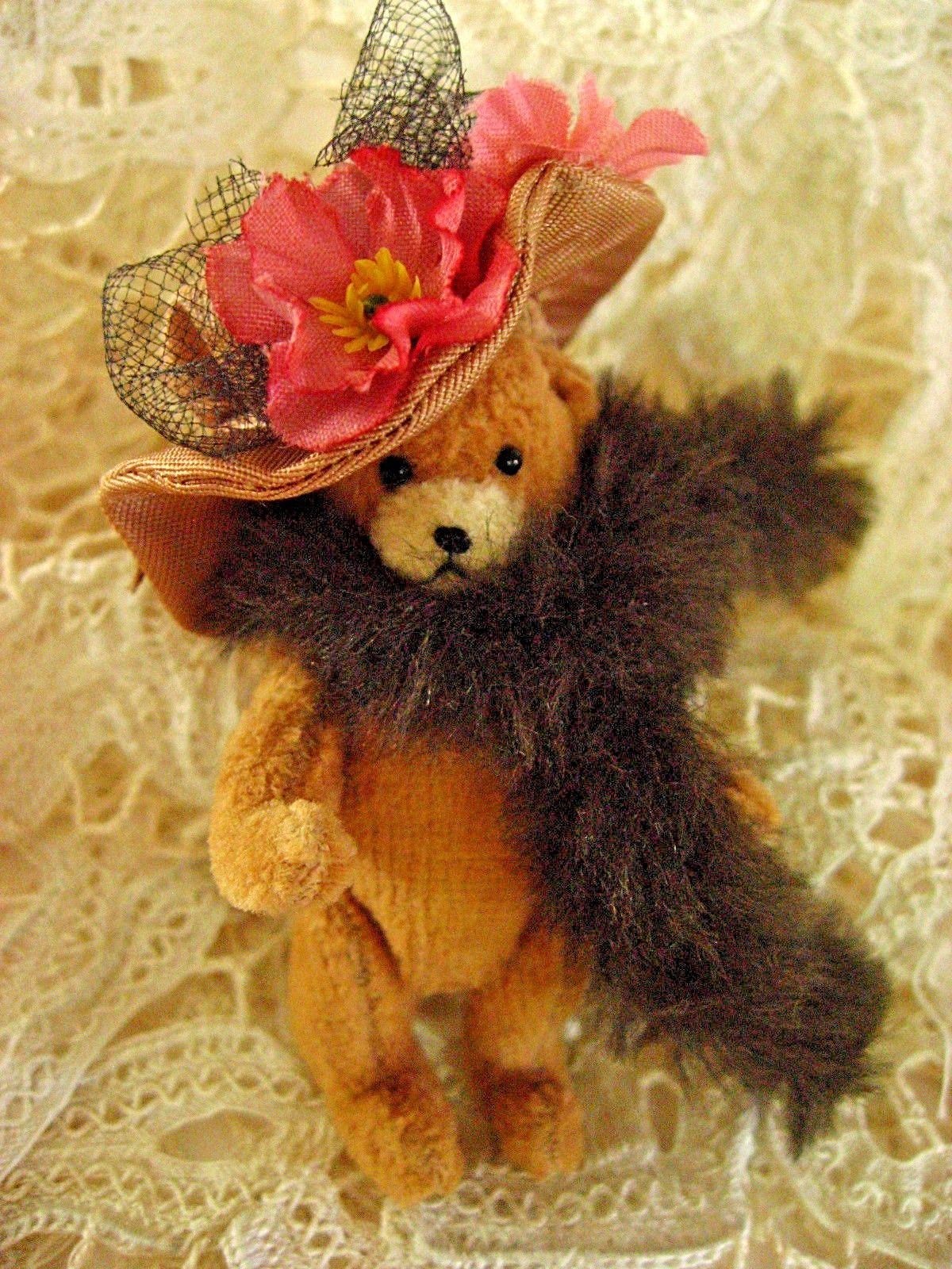 VINTAGE ORIGINAL MINIATURE TEDDY BEAR ARTIST PAT CARRIKER