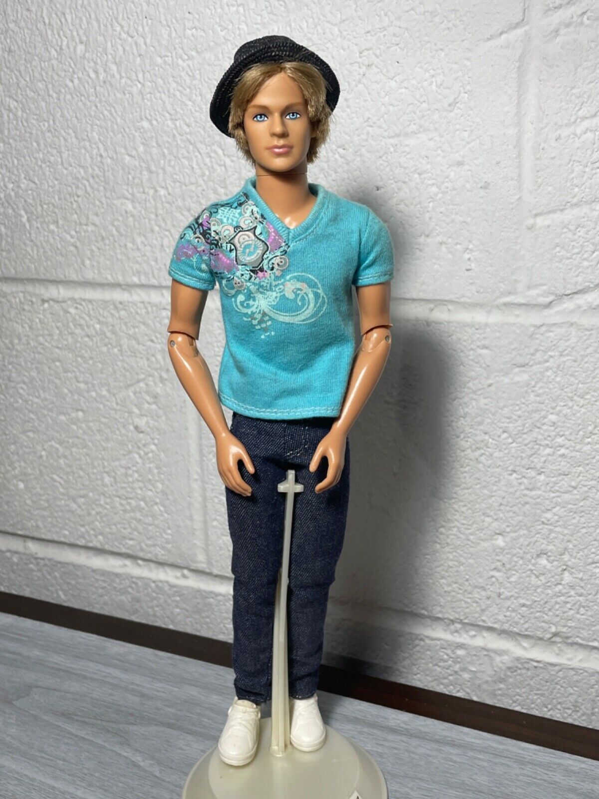 2009 Barbie Fashionistas Hottie Ken Doll Blonde Rooted Hair 2009 Barbie Fashionistas Hottie Ken Doll Blonde Rooted Hair