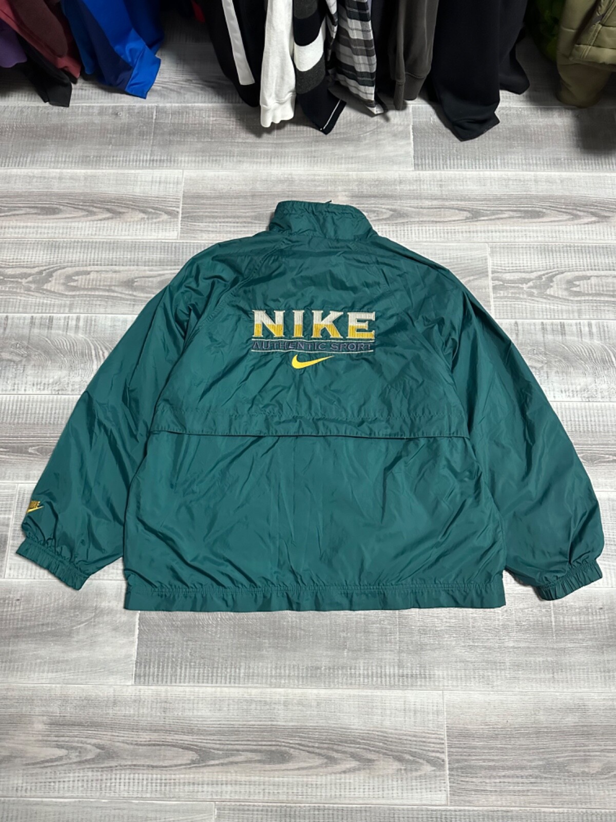 VINTAGE NIKE NYLON JACKET BIG SWOOSH LIMITED EDITION VINTAGE NIKE NYLON JACKET BIG SWOOSH LIMITED EDITION