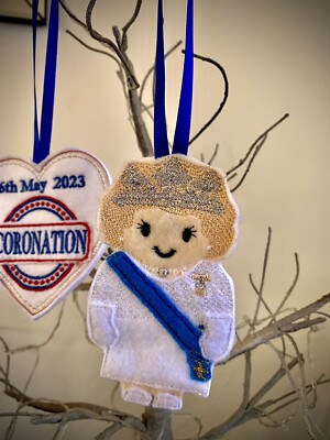 GOD SAVE THE KING! - QUEEN CONSORT CORONATION SOUVENIR HANGING STREET PARTY