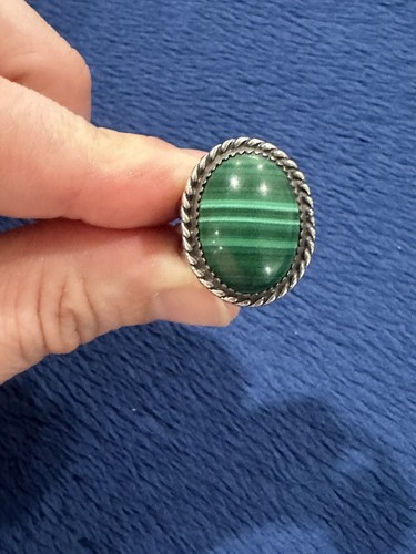 アクセサリー Vintage Silver NAVAJO Malachite Ring 925 Heavy Men's Vintage Navajo Malachite Silver Ring —Men's