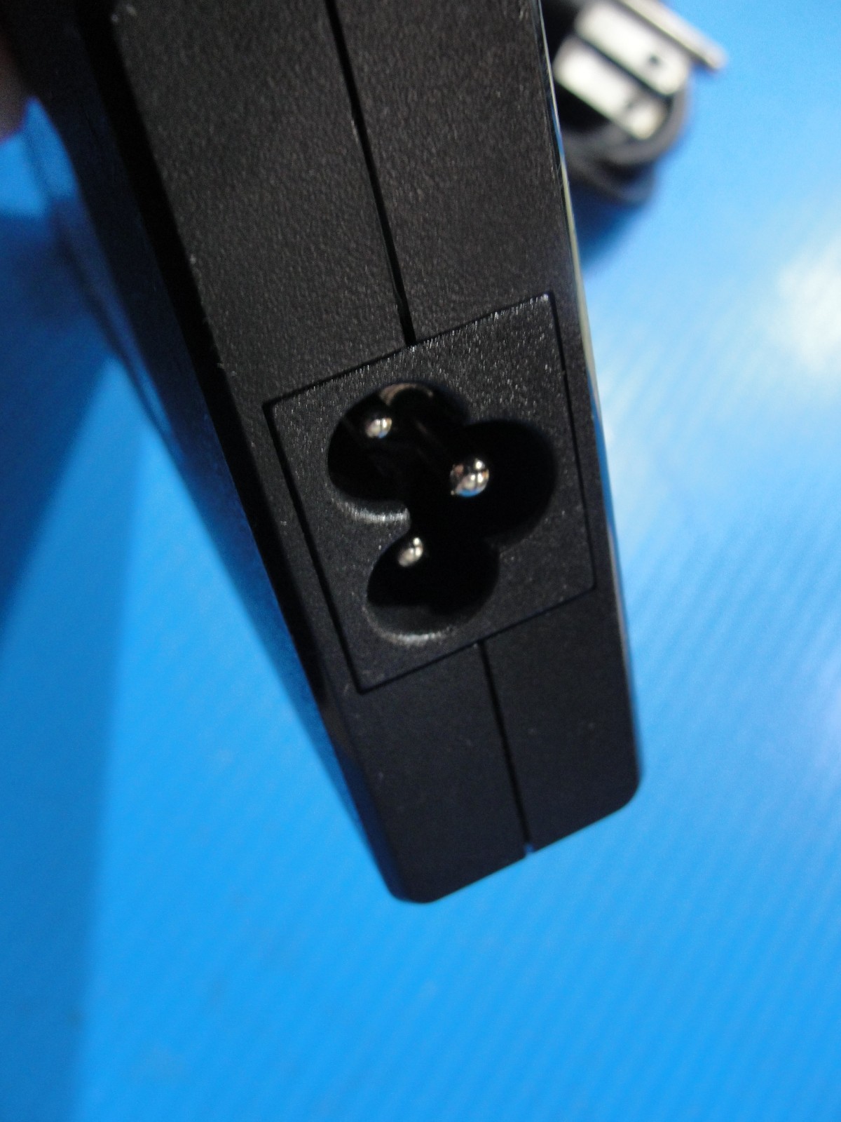 Delta Electronics ADP-180TB F Power Adapter - Thumbnail 5