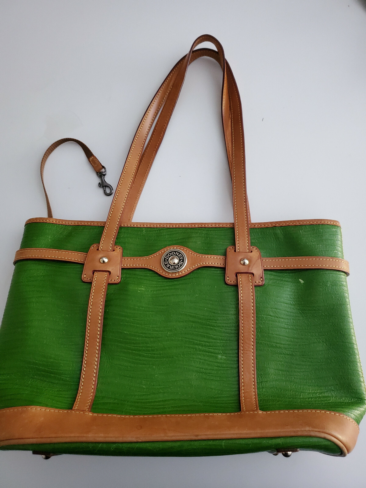 Dooney & Bourkeレザー ビジネスバッグ 緑 Dooney & Bourke Shoulder Bag Green - All Weather Leather