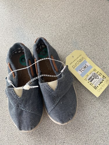 Amazon.com | TOMS - Tiny Bimini Classic Slip-On Shoes, Size