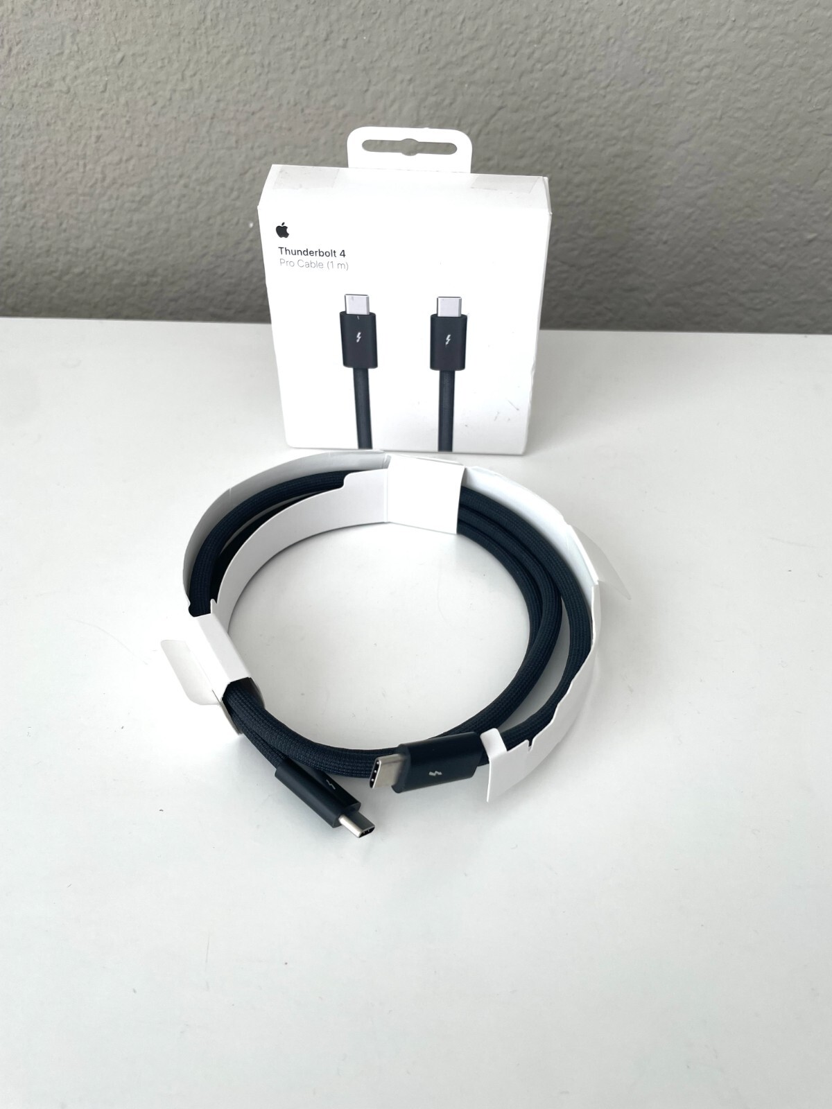 PCケーブル・コネクタ Apple Thunderbolt 4 Pro Cable 1m Amazon.com: Apple Thunderbolt 4 (USB‑C) Pro Cable (1 m