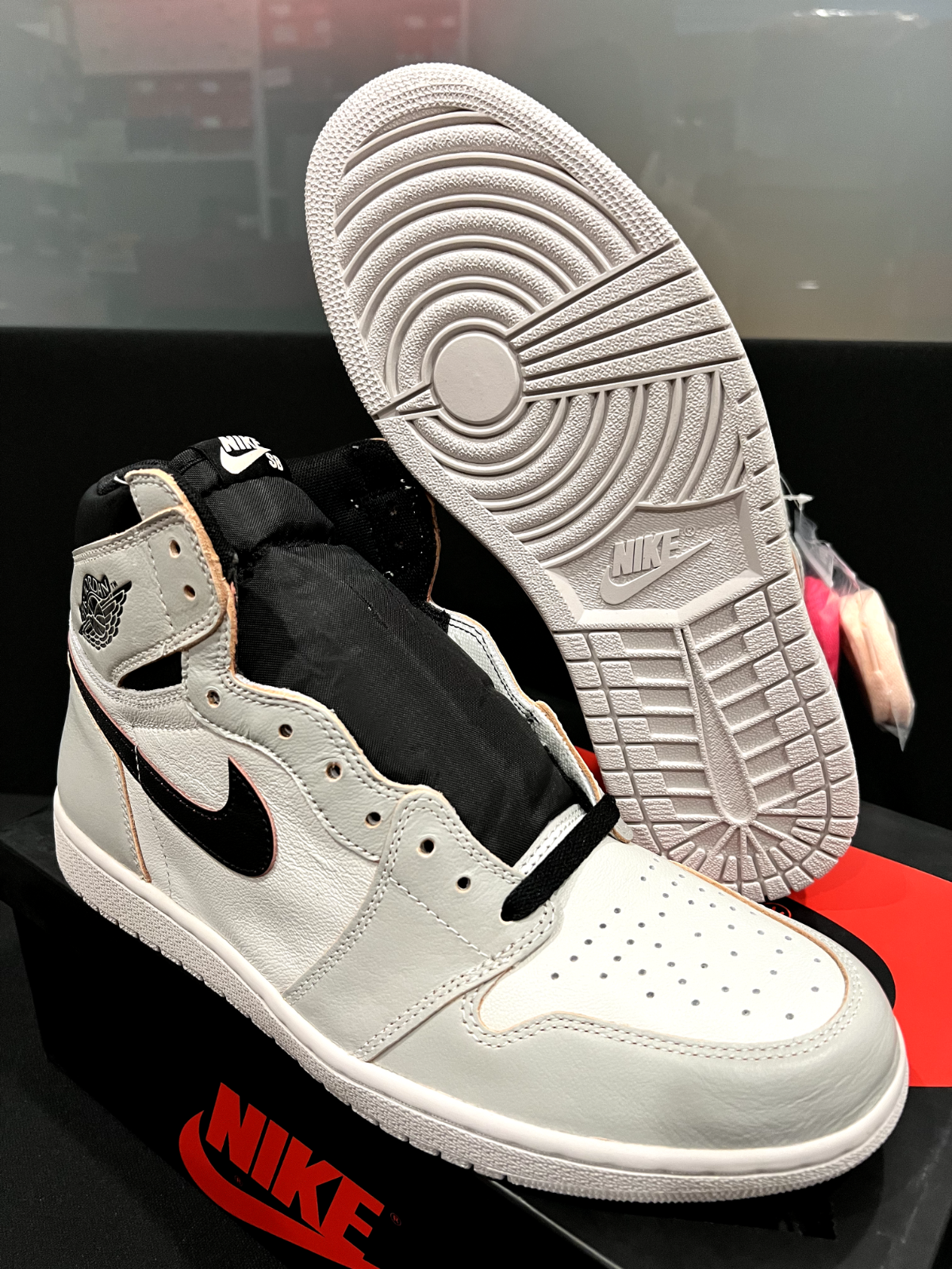Size 11 - Air Jordan 1 Retro SB High NYC to Paris Size 11 - Air Jordan 1 Retro SB High NYC to Paris
