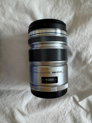 olympus m.zuiko digital ed 12-50mm f3.5-6.3 ez COOL SILVER. Great Condition!
