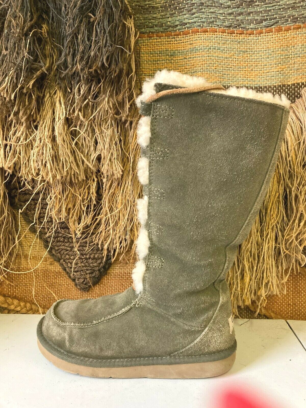Ugg Australia Whitley 5230 Women's 6 Olive Green Lace Up Ugg Australia Whitley 5230 Women's 6 Olive Green Lace Up