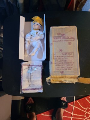 ASHTON DRAKE DISNEY'S  DOC HEIGH HO SERIES DOLL