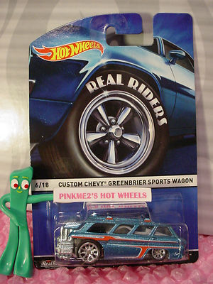 HW Custom Chevy Greenbrier Wagon 2台セット Amazon.com: Hot Wheels Peanuts Custom Chevy Greenbrier Sport