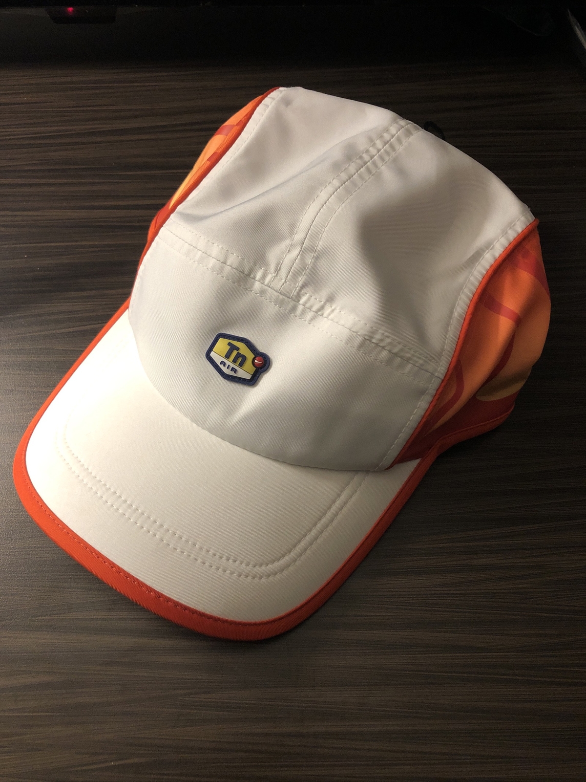 Шляпа Nike TN Sunburn Aerobill AW84 Tuned Hat Cap CD6330-100: купить с  доставкой из США, цена 12 524 руб - (373742943995)