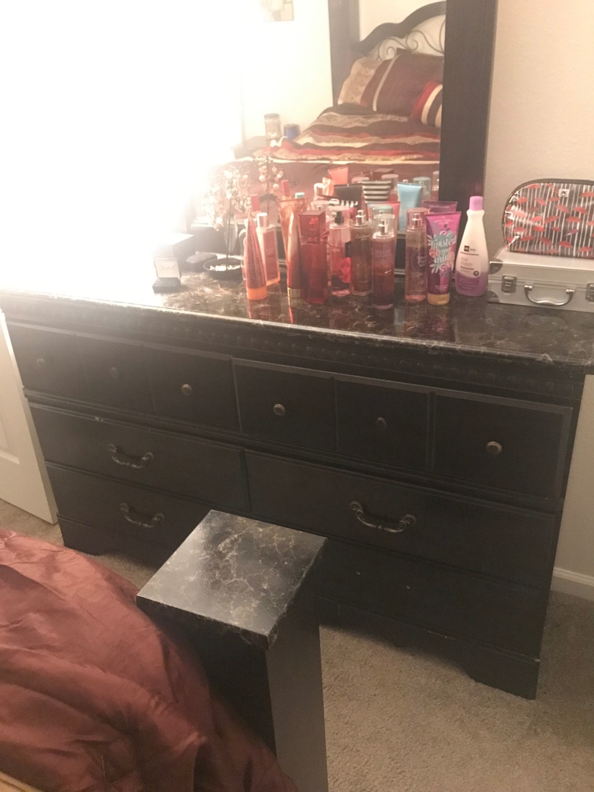 5 PIECE BEDROOM QUEEN/KING SET $1000