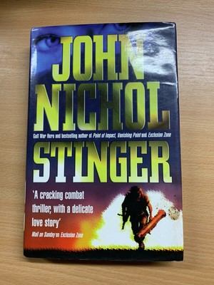 1999 1ST Edición John Nichol "Stinger" Militar Fiction Libro de Tapa Dura (P4)