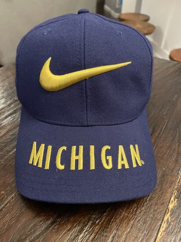 Vintage Nike Team Sports Michigan Wolverines SnapBack Big Swoosh