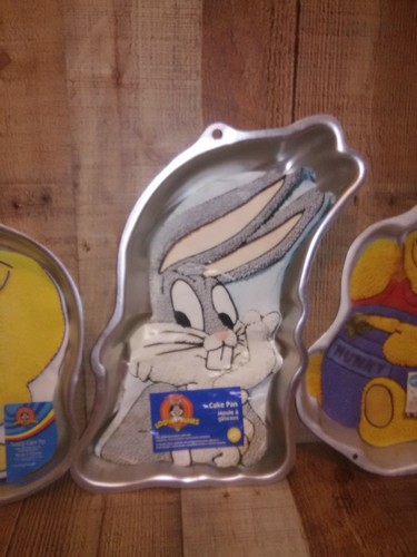 Wilton Cake Pan Lot of 3 new without tags vintage Bugs Bunny Tweety poo