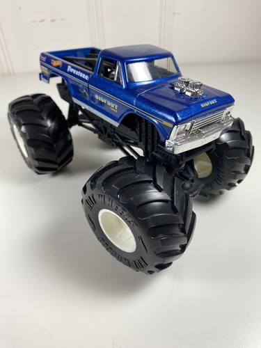 Hot Wheels Monster Jam Oversized Truck Big Foot 1:24 Die Cast Metal 4x4