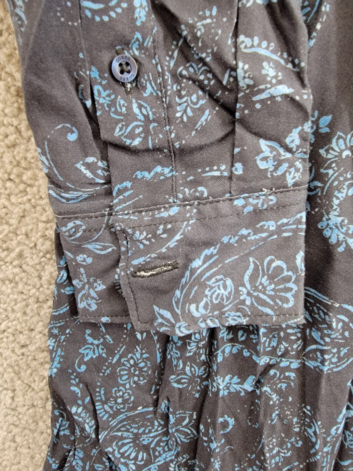 GUESS Paisley Print Long-Sleeve Shirt Men's S Black/Blue Button Front Closure - Picture 10 of 18