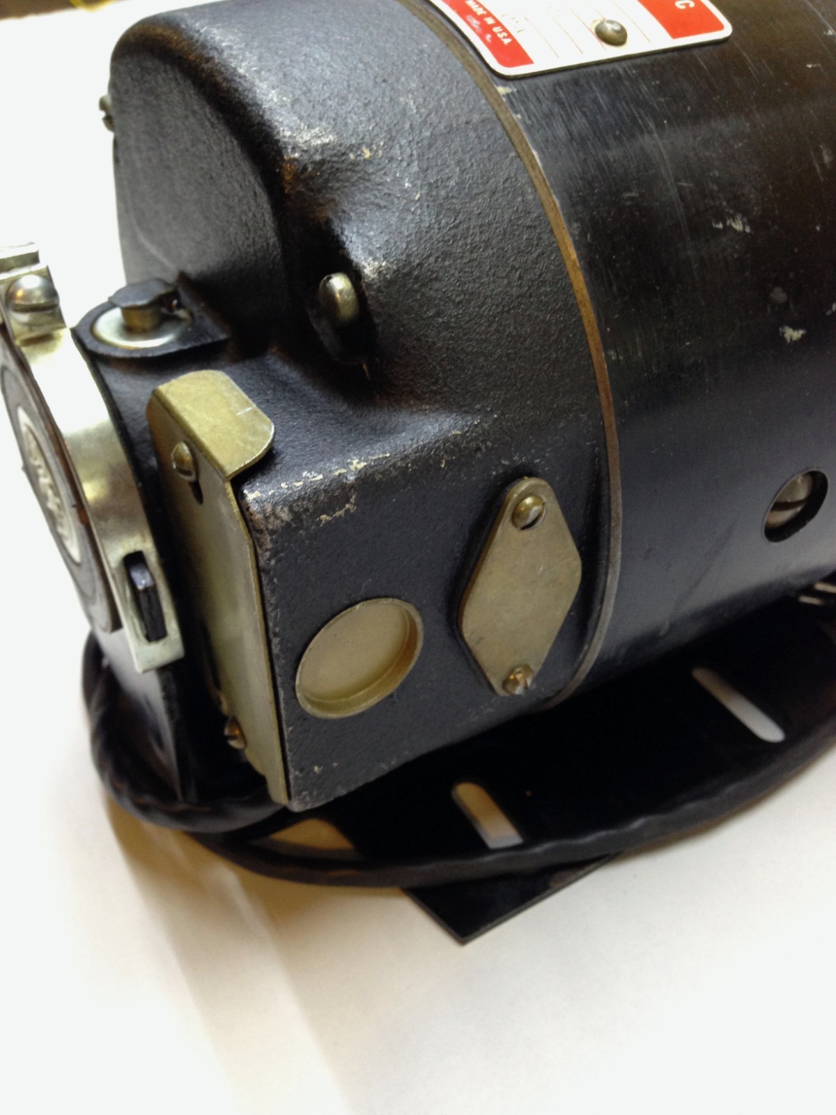 General Electric (G.E.) DC MOTOR - 1140 RPM / 1.75AMP