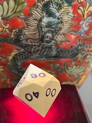 STAINED Older vintage Gamescience d10p% off-white w/ black rpg ad&d dice 121023@