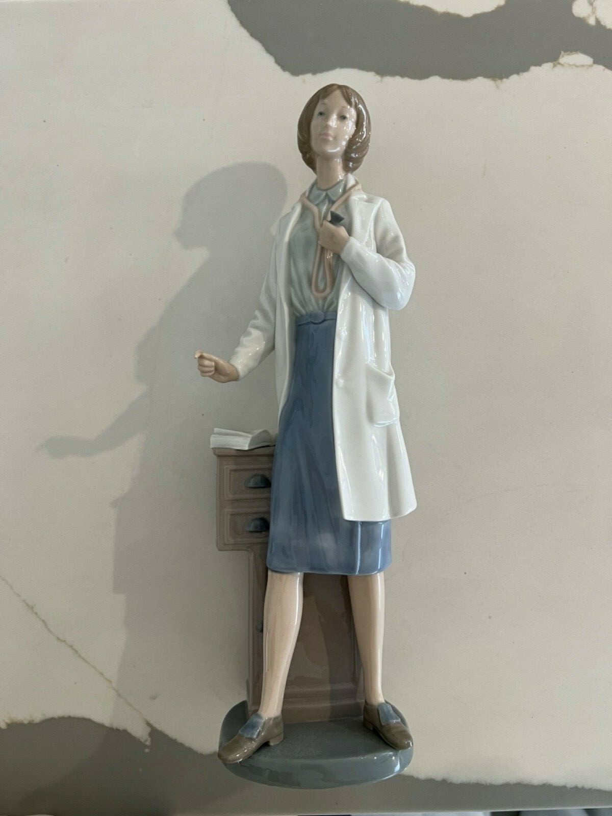 LLADRO　リヤドロ【Doctor-Medico】２　35ｃｍ　リアドロＬ14 Male Doctor Figurine | Lladró® USA