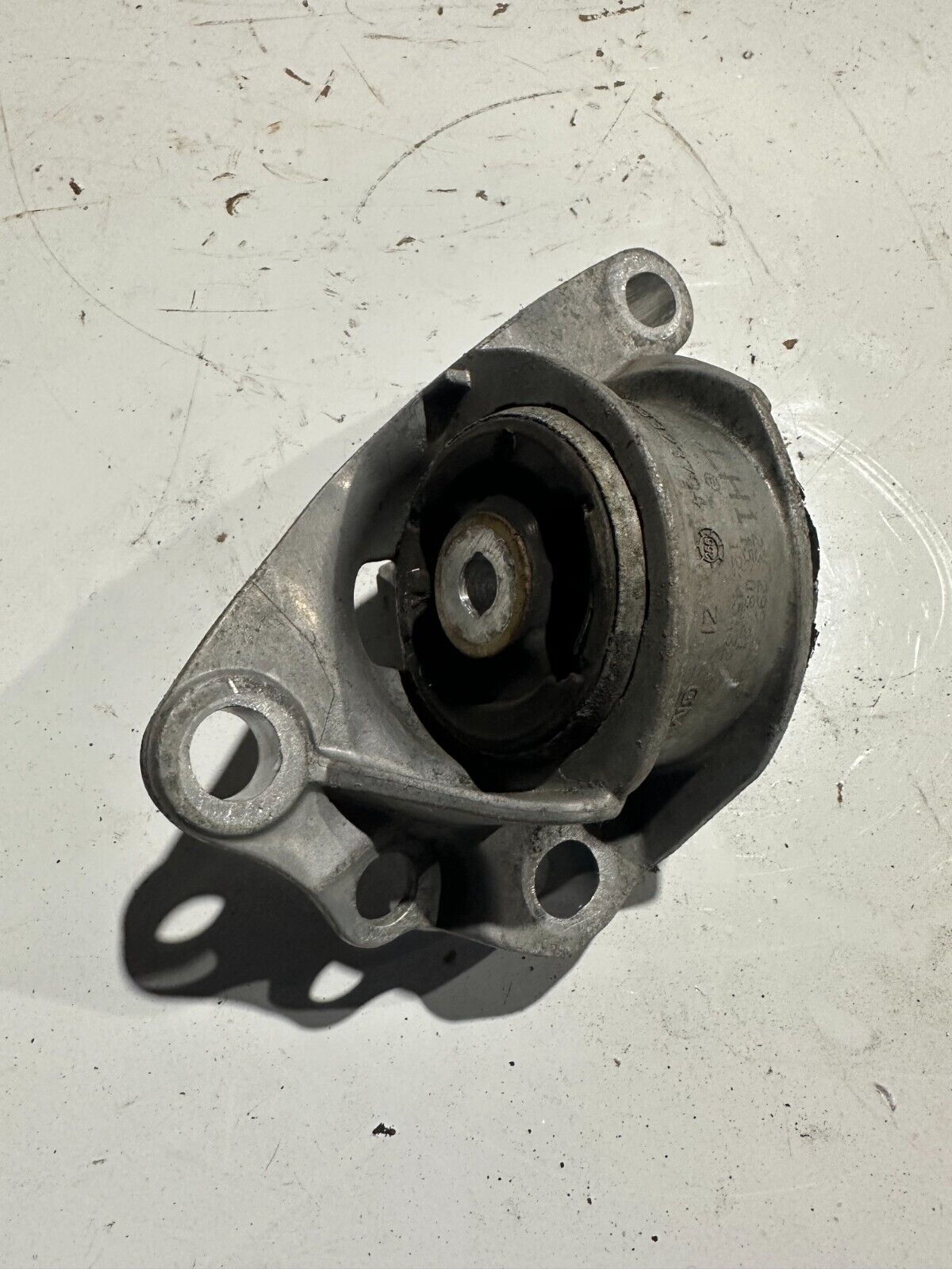 2016-2019 CHEVROLET VOLT LEFT REAR AXLE BEAM BUSHING 23323794 OEM 2016-2019 CHEVROLET VOLT LEFT REAR AXLE BEAM BUSHING 23323794 OEM