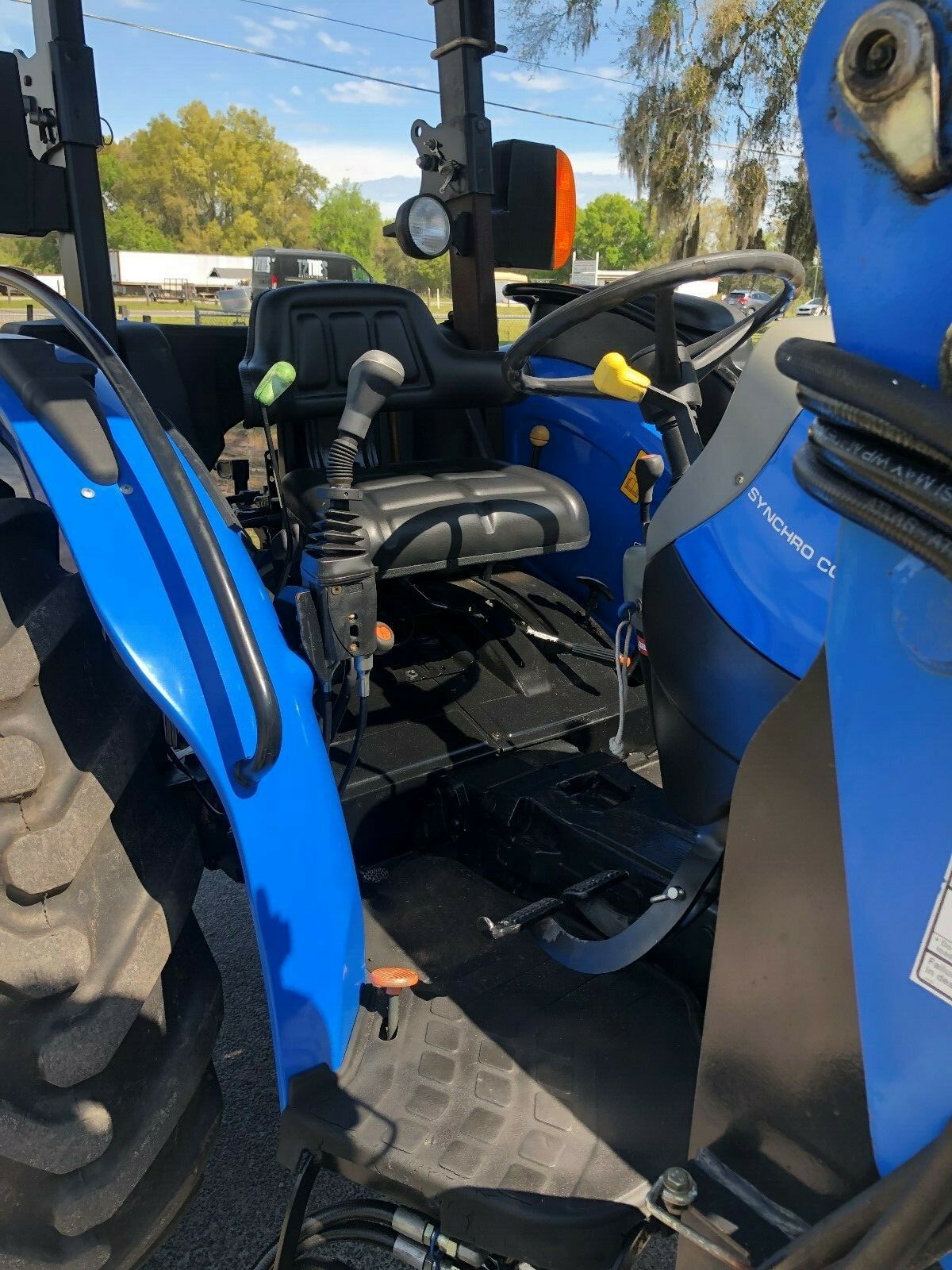 New Holland tn70a 4x4 tractor loader 900 hours