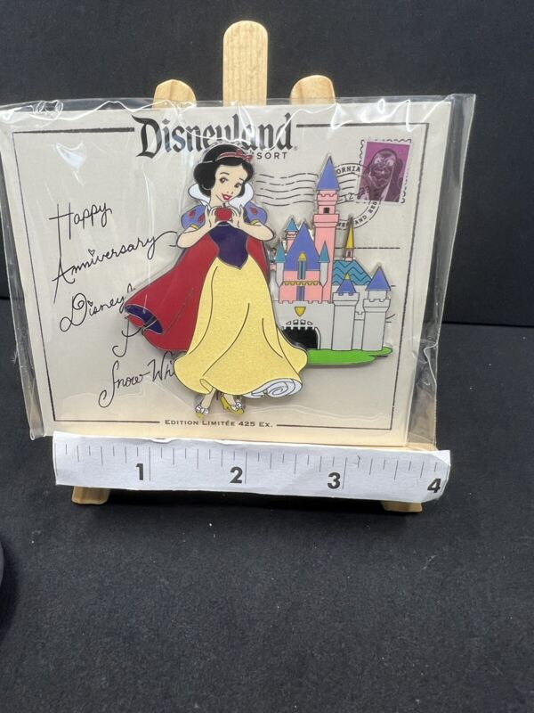 Disney Pin From Disneyland Paris Snow White & Castle LE 425 pin DLP
