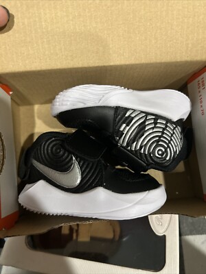 NIB Nike Team Hustle D9 (TD)  Size 2c Black/Metallic Silver AQ4226 001