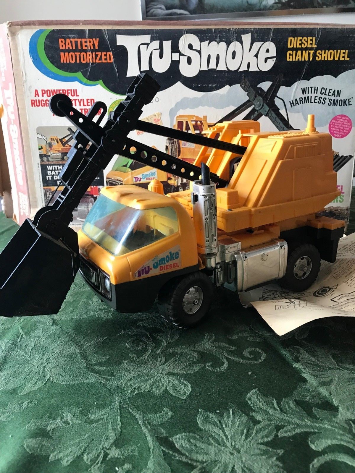 BOXED 1970 REMCO BATTERY OPERATED TRU SMOKE DIESEL GIANT SHOVEL TRUCK EXCAVATOR