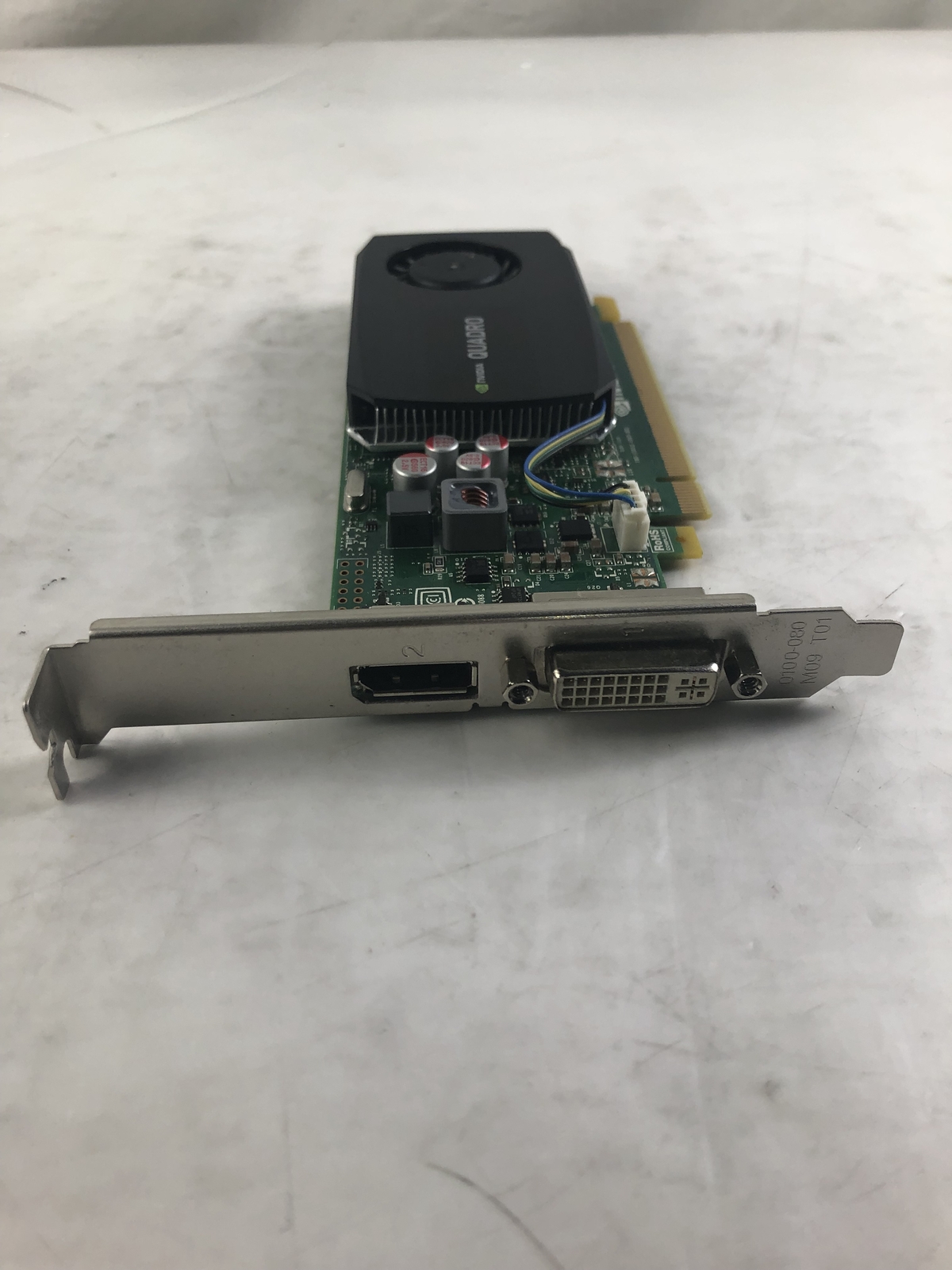 Nvidia geforce gt 610. Fujitsu esprimo p2560. Pci e displayport. Pci e displayport. Radeon hd 3470.