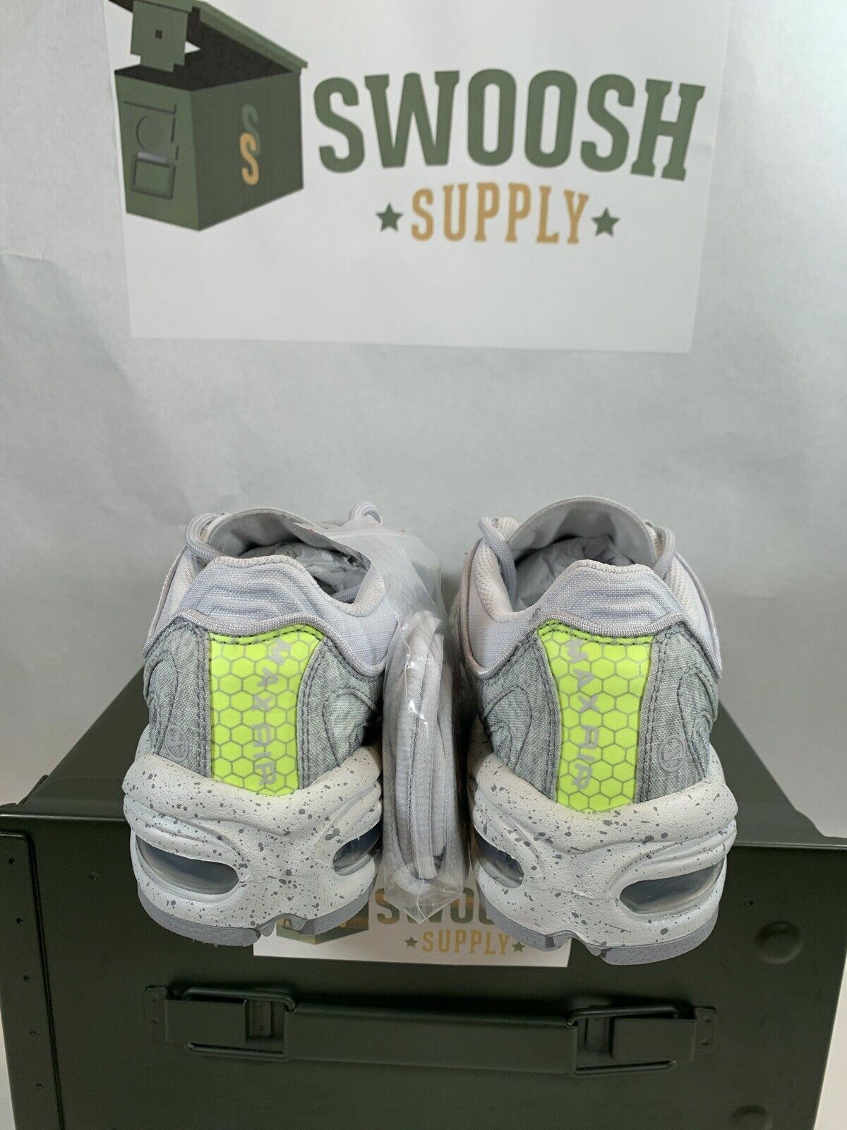 grey & white air max tailwind iv sneakers