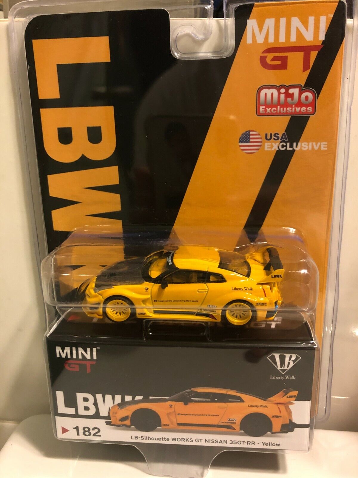 MINI GT 182 Chase LB-Silhouette WORKS GT Nissan 35GT-RR MINI GT 182 Chase LB-Silhouette WORKS GT Nissan 35GT-RR
