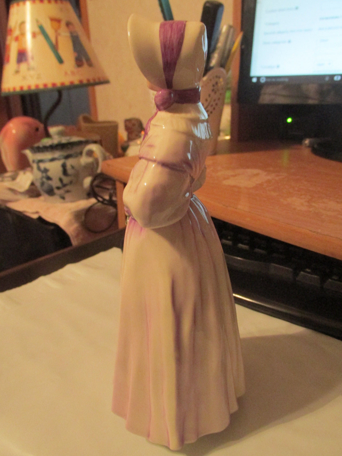 Goebel Lady  Figurine (Marked W Germany) ## 16284  21