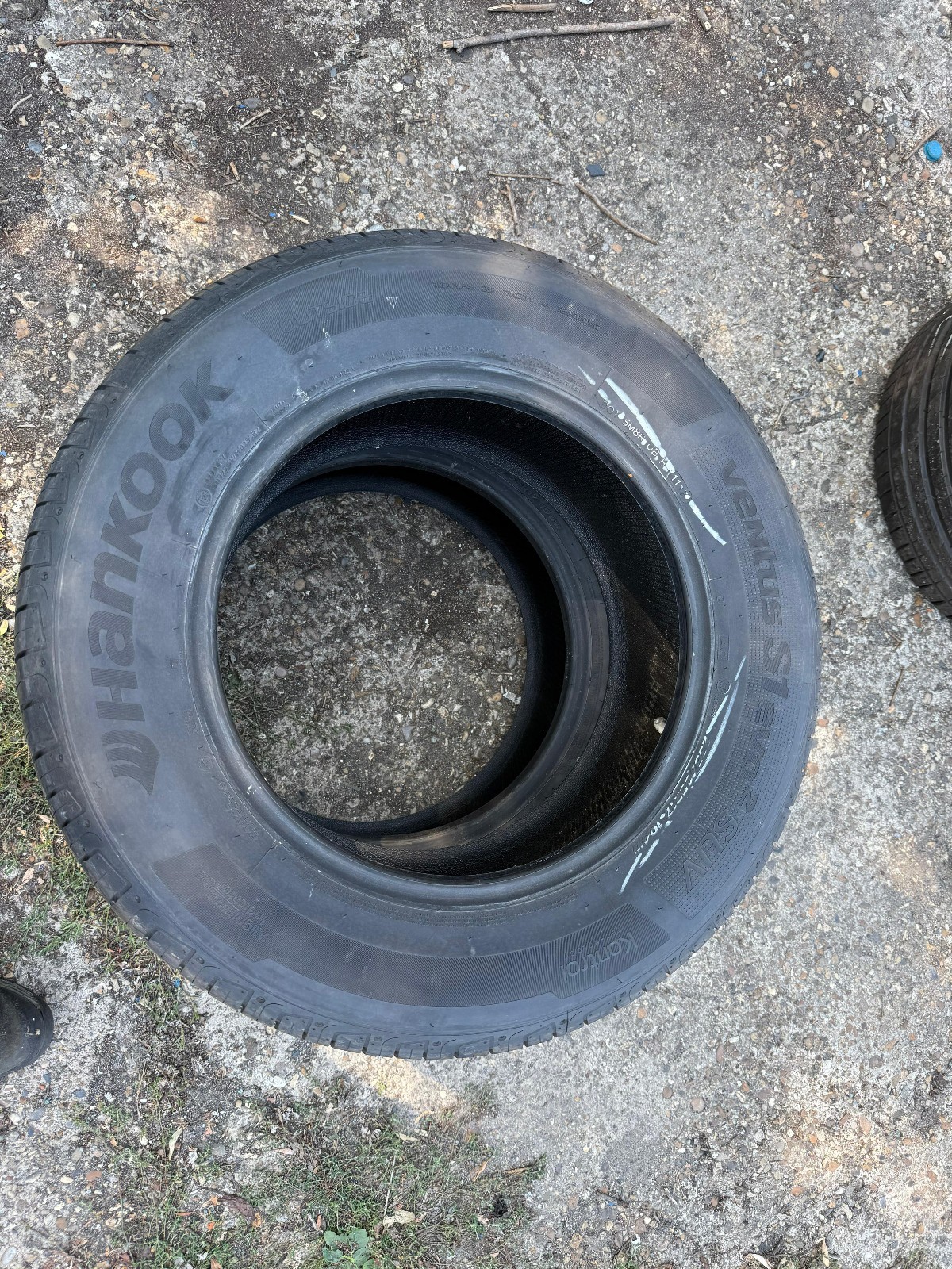 New 235 65 17 Hankook, Ventus S1 Evo 2 SUV, AO, 104W, x1 Tyre (F1_tyres) YD159